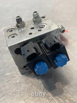 2016 New Holland L228 Skid Steer Loader Hydraulic Block 84256531