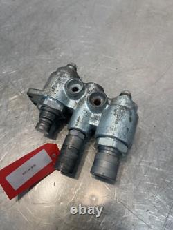 2016 New Holland L228 Skid Steer Loader Hydraulic Flat Face Quick Coupler Block