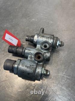 2016 New Holland L228 Skid Steer Loader Hydraulic Flat Face Quick Coupler Block