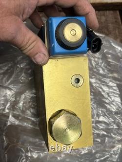 OEM solenoid valve 86600833 86571023 CNH fits many New Holland skid steers