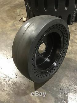 SOLID SKID STEER TIRE 33x12-20 SMOOTH SOLID WITH RIM 12-16.5 FLAT PROOF BOBCAT
